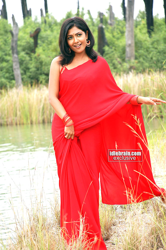 rebecca romjin wallpapers. Actress Kamalini Mukarjee saree wallpapers 4