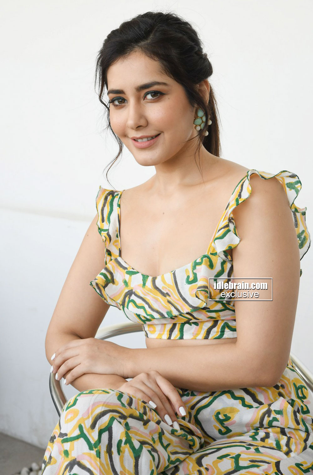 Raashi Khanna Photo Gallery Telugu Cinema Actress